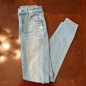 American Eagle Outfitters Women’s light Wash The Dream Jean